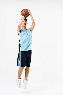 포토 JPG 스튜디오촬영 전신 남자 농구공 실내 한명 들기 20대 성인 앞모습 점프 한국인 농구선수 슛 성인남자한명만 국내포토 1 뷰포인트 공 모션 운동선수 농구 사람 동양인 청년 내부 남자한명만 성인남자만 파일형식