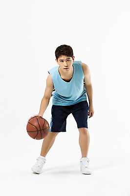 포토 JPG 스튜디오촬영 전신 남자 농구공 실내 한명 서기 20대 성인 앞모습 한국인 농구선수 드리블 성인남자한명만 국내포토 1 뷰포인트 공 모션 운동선수 농구 사람 동양인 청년 내부 남자한명만 성인남자만 파일형식