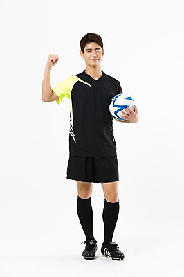 포토 JPG 스튜디오촬영 전신 남자 축구공 축구선수 실내 한명 서기 들기 20대 성인 앞모습 파이팅 한국인 성인남자한명만 국내포토 1 뷰포인트 공 축구용품 모션 운동선수 사람 동양인 청년 내부 축구 남자한명만 성인남자만 파일형식