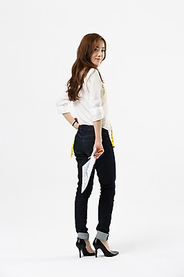 포토 JPG 스튜디오촬영 전신 여자 시안 실내 한명 서기 들기 20대 성인 뒷모습 한국인 뒤돌아보기 패션디자이너 의상시안 성인여자한명만 국내포토 1 뷰포인트 모션 사람 동양인 청년 내부 디자이너 여자한명만 성인여자만 파일형식