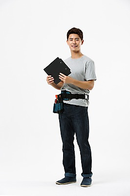 포토 JPG 스튜디오촬영 전신 남자 실내 한명 서기 들기 20대 성인 앞모습 설계도 한국인 성인남자한명만 인테리어디자이너 국내포토 직업 1 뷰포인트 모션 건설업 사람 동양인 청년 내부 남자한명만 성인남자만 파일형식