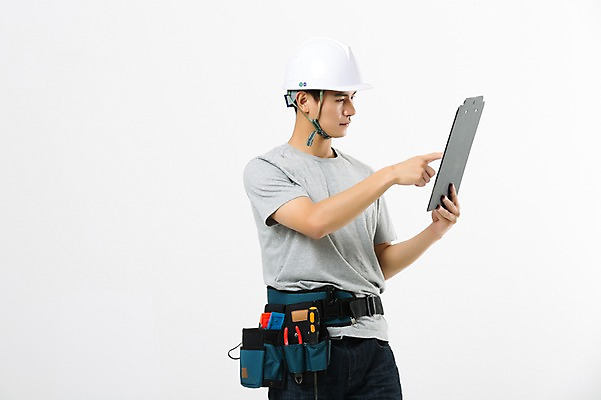 포토 JPG 스튜디오촬영 남자 실내 한명 서기 들기 상반신 20대 성인 앞모습 설계도 한국인 가리킴 안전모 성인남자한명만 인테리어디자이너 국내포토 직업 1 뷰포인트 모션 건설업 사람 동양인 손짓 청년 내부 헬멧 안전장비 남자한명만 성인남자만 파일형식