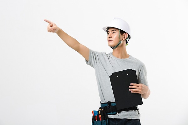 포토 JPG 스튜디오촬영 남자 실내 한명 서기 들기 상반신 20대 성인 앞모습 설계도 한국인 가리킴 안전모 성인남자한명만 인테리어디자이너 국내포토 직업 1 뷰포인트 모션 건설업 사람 동양인 손짓 청년 내부 헬멧 안전장비 남자한명만 성인남자만 파일형식