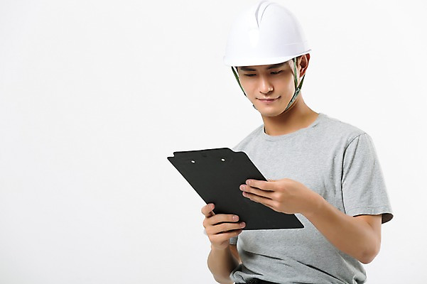 포토 JPG 스튜디오촬영 남자 실내 한명 서기 들기 상반신 20대 성인 앞모습 설계도 한국인 안전모 성인남자한명만 인테리어디자이너 국내포토 직업 1 뷰포인트 모션 건설업 사람 동양인 청년 내부 헬멧 안전장비 남자한명만 성인남자만 파일형식