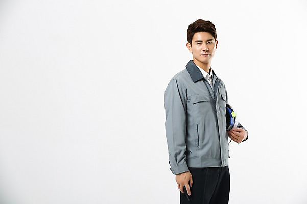 포토 JPG 스튜디오촬영 남자 실내 작업복 한명 서기 미소 상반신 20대 성인 옆모습 건설현장 한국인 안전모 성인남자한명만 인테리어디자이너 국내포토 직업 1 옷 뷰포인트 모션 건설업 표정 사람 동양인 청년 내부 헬멧 안전장비 남자한명만 성인남자만 파일형식