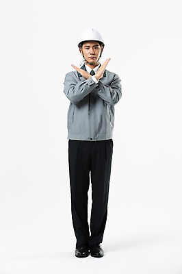 포토 JPG 스튜디오촬영 전신 남자 실내 작업복 한명 서기 손짓 20대 성인 앞모습 건설현장 한국인 금지 X 안전모 아니오 성인남자한명만 인테리어디자이너 국내포토 직업 1 알파벳 옷 뷰포인트 모션 건설업 사람 동양인 청년 내부 헬멧 안전장비 남자한명만 성인남자만 파일형식