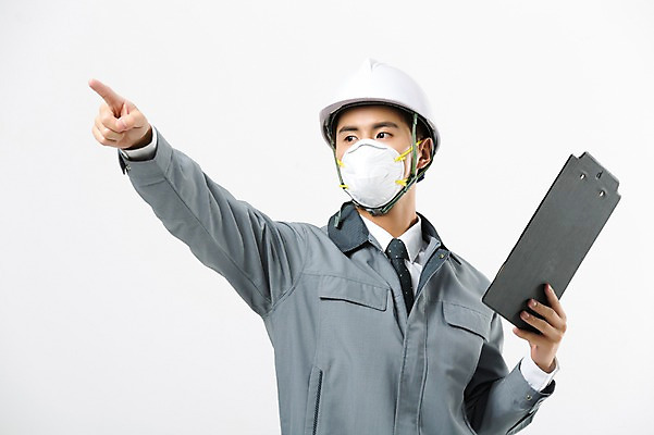 포토 JPG 스튜디오촬영 남자 실내 작업복 마스크 한명 서기 상반신 20대 성인 앞모습 건설현장 설계도 한국인 가리킴 안전모 성인남자한명만 인테리어디자이너 국내포토 직업 1 옷 뷰포인트 모션 건설업 사람 동양인 손짓 청년 내부 헬멧 안전장비 남자한명만 성인남자만 파일형식