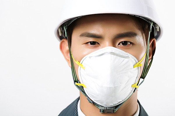 포토 JPG 스튜디오촬영 남자 얼굴 실내 작업복 마스크 한명 서기 20대 성인 앞모습 신체부위 건설현장 한국인 안전모 성인남자한명만 인테리어디자이너 국내포토 직업 1 옷 뷰포인트 모션 건설업 사람 동양인 청년 내부 헬멧 안전장비 남자한명만 성인남자만 파일형식