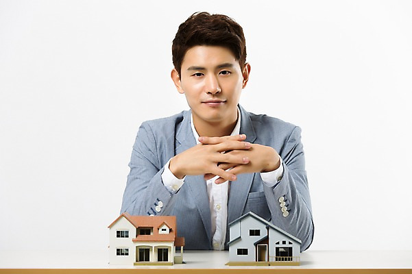 포토 JPG 스튜디오촬영 남자 부동산 실내 한명 미소 앉기 상반신 20대 성인 앞모습 한국인 깍지 성인남자한명만 집모양 인테리어디자이너 국내포토 모양 직업 1 뷰포인트 모션 표정 사람 동양인 손짓 청년 내부 재산 남자한명만 성인남자만 파일형식