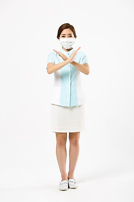 포토 JPG 스튜디오촬영 전신 여자 의학 실내 마스크 한명 서기 손짓 20대 성인 앞모습 한국인 간호사 금지 X 아니오 성인여자한명만 국내포토 1 알파벳 뷰포인트 모션 사람 동양인 청년 내부 의료진 여자한명만 성인여자만 파일형식 직업 영어 인종 여자만 성인만 문자