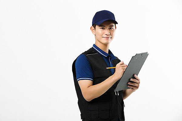 포토 JPG 스튜디오촬영 남자 실내 한명 서기 들기 상반신 20대 성인 옆모습 한국인 택배기사 서류판 성인남자한명만 국내포토 1 뷰포인트 모션 사람 동양인 청년 내부 사무용품 배달원 남자한명만 성인남자만 파일형식