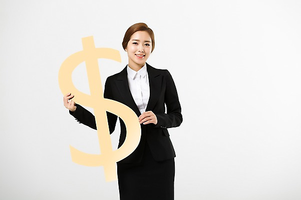 포토 JPG 스튜디오촬영 여자 실내 한명 서기 미소 들기 정장 상반신 20대 성인 앞모습 달러 한국인 비즈니스우먼 성인여자한명만 국내포토 1 옷 뷰포인트 돈 비즈니스 모션 표정 사람 동양인 청년 내부 직장인 여자한명만 성인여자만 파일형식