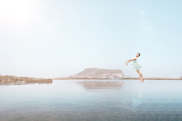 PSD 편집이미지 여자 백그라운드 한명 풍경 성인 물 반사 한국인 춤 디지털합성 디지털아트 이미지편집 자연요소 1 문화예술 사람 동양인 파일형식