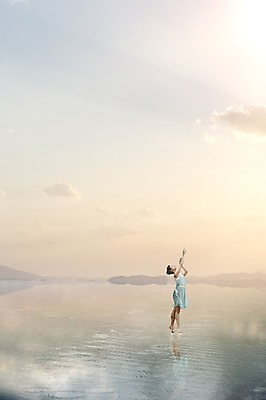 PSD 편집이미지 여자 백그라운드 한명 풍경 성인 물 반사 한국인 춤 디지털합성 디지털아트 이미지편집 자연요소 1 문화예술 사람 동양인 파일형식