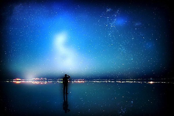 PSD 편집이미지 남자 실루엣 별 백그라운드 야경 밤하늘 한명 성인 물 빛 반사 디지털합성 디지털아트 이미지편집 자연요소 1 하늘 촬영기법 사람 야간 파일형식 풍경_경치