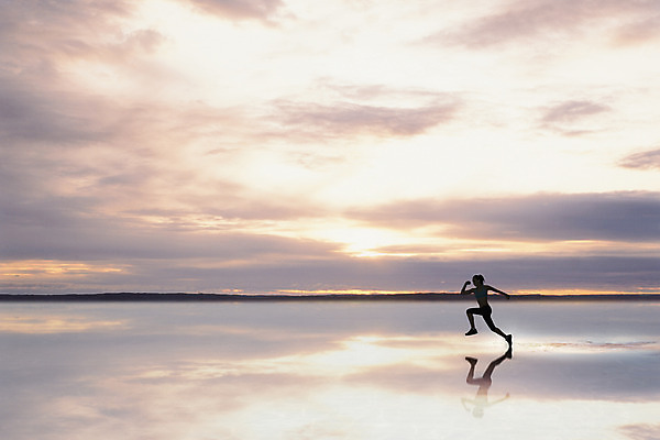 PSD 편집이미지 여자 실루엣 백그라운드 한명 풍경 성인 물 달리기 반사 일몰 디지털합성 역광 디지털아트 이미지편집 자연요소 1 모션 촬영기법 사람 노을 파일형식