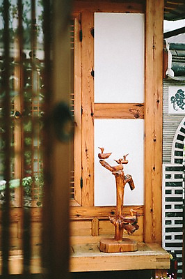 포토 JPG 주간 전통 조각 한옥 전통소품 사람없음 야외 나무조각 국내포토 자연요소 한국전통 고건축 목재 오브젝트 파일형식