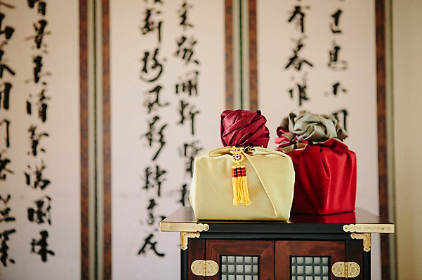 포토 JPG 전통 가구 한옥 전통소품 선물 사람없음 보자기 병풍 고가구 목재가구 국내포토 한국전통 생활용품 고건축 오브젝트 파일형식 천_직물