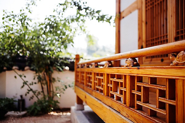 포토 JPG 주간 전통 조각 한옥 전통소품 사람없음 야외 거북이 국내포토 자연요소 한국전통 고건축 파충류 오브젝트 파일형식