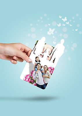 PSD 편집 편집이미지 손 여자 남자 꽃 어린이 나비 가족 성인 신체부위 세명 이미지편집 식물 곤충 관계 사람 파일형식