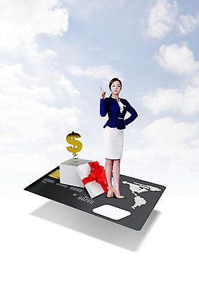 PSD 구름 편집 편집이미지 여자 한명 성인 선물상자 쇼핑 달러 한국인 신용카드 의료성형뷰티 이미지편집 자연요소 1 돈 선물 사람 동양인 금융 상자 파일형식