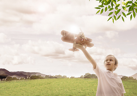 PSD 서양인 구름 편집 편집이미지 남자 어린이 나뭇잎 비행기 한명 비행기모형 이미지편집 자연요소 외국인 1 잎 항공교통 대중교통 사람 모형 파일형식