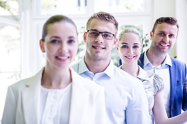 포토 JPG 서양인 여자 남자 비즈니스 실내 웃음 여러명 상반신 20대 성인 아웃포커스 비즈니스라이프 직장인 줄서기 국내포토 외국인 직업 라이프스타일 다수 모션 촬영기법 표정 사람 청년 내부 파일형식