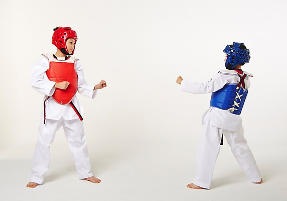 포토 JPG 스튜디오촬영 전신 여학생 여자 남자 남학생 청소년 실내 서기 두명 옆모습 10대 운동 경쟁 한국인 보호장비 태권도 태권도복 사교육 십대만 성인만 방과후 국내포토 학생 교육 뷰포인트 컨셉 모션 건강 도복 사람 동양인 내부 격투기 장비 파일형식