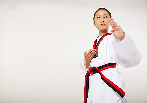 포토 JPG 스튜디오촬영 응시 여학생 여자 청소년 실내 한명 서기 상반신 앞모습 10대 운동 한국인 태권도 태권도복 품새 사교육 십대여자한명만 방과후 품띠 국내포토 1 학생 시선 교육 스포츠용품 뷰포인트 모션 건강 도복 사람 동양인 내부 격투기 끈 여자한명만 십대여자만 파일형식