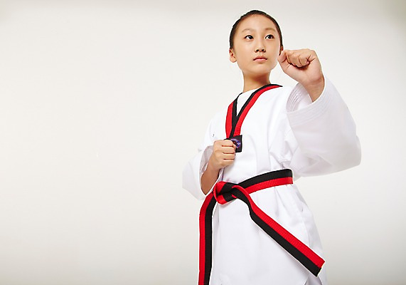 포토 JPG 스튜디오촬영 응시 여학생 여자 청소년 실내 한명 서기 상반신 앞모습 10대 운동 한국인 태권도 태권도복 품새 사교육 십대여자한명만 방과후 품띠 국내포토 1 학생 시선 교육 스포츠용품 뷰포인트 모션 건강 도복 사람 동양인 내부 격투기 끈 여자한명만 십대여자만 파일형식