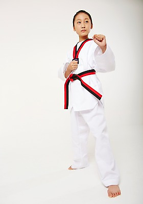 포토 JPG 스튜디오촬영 전신 응시 여학생 여자 청소년 실내 한명 서기 앞모습 10대 운동 주먹 한국인 태권도 태권도복 품새 사교육 십대여자한명만 방과후 품띠 국내포토 1 학생 시선 교육 스포츠용품 뷰포인트 모션 건강 도복 사람 동양인 내부 격투기 끈 여자한명만 십대여자만 파일형식