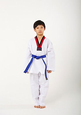 포토 JPG 스튜디오촬영 전신 남자 남학생 청소년 실내 한명 서기 앞모습 10대 운동 한국인 태권도 태권도복 사교육 십대남자한명만 방과후 파란띠 국내포토 1 학생 교육 스포츠용품 뷰포인트 모션 건강 도복 사람 동양인 내부 격투기 끈 남자한명만 십대남자만 파일형식