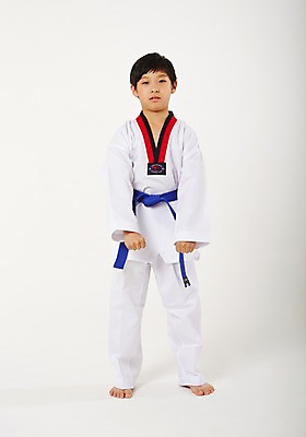 포토 JPG 스튜디오촬영 전신 남자 남학생 청소년 실내 한명 서기 앞모습 10대 운동 한국인 태권도 태권도복 품새 사교육 십대남자한명만 방과후 파란띠 국내포토 1 학생 교육 스포츠용품 뷰포인트 모션 건강 도복 사람 동양인 내부 격투기 끈 남자한명만 십대남자만 파일형식
