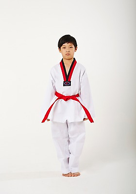 포토 JPG 스튜디오촬영 전신 남자 남학생 청소년 실내 한명 서기 앞모습 10대 운동 한국인 태권도 태권도복 사교육 십대남자한명만 방과후 빨간띠 국내포토 1 학생 교육 스포츠용품 뷰포인트 모션 건강 도복 사람 동양인 내부 격투기 끈 남자한명만 십대남자만 파일형식