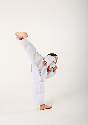 포토 JPG 스튜디오촬영 전신 남자 남학생 청소년 실내 한명 서기 옆모습 10대 운동 한국인 킥 태권도 태권도복 품새 사교육 십대남자한명만 방과후 빨간띠 국내포토 1 학생 교육 스포츠용품 뷰포인트 모션 건강 도복 사람 동양인 내부 격투기 끈 남자한명만 십대남자만 파일형식