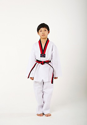 포토 JPG 스튜디오촬영 전신 남자 남학생 청소년 실내 한명 서기 앞모습 10대 운동 한국인 태권도 태권도복 사교육 십대남자한명만 방과후 품띠 국내포토 1 학생 교육 스포츠용품 뷰포인트 모션 건강 도복 사람 동양인 내부 격투기 끈 남자한명만 십대남자만 파일형식
