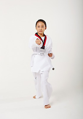 포토 JPG 스튜디오촬영 전신 여학생 여자 청소년 실내 한명 서기 앞모습 10대 운동 주먹 한국인 태권도 태권도복 품새 사교육 십대여자한명만 방과후 흰띠 국내포토 1 학생 교육 스포츠용품 뷰포인트 모션 건강 도복 사람 동양인 내부 격투기 끈 여자한명만 십대여자만 파일형식