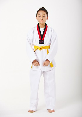 포토 JPG 스튜디오촬영 전신 여학생 여자 청소년 실내 한명 서기 앞모습 10대 운동 한국인 태권도 태권도복 사교육 십대여자한명만 방과후 노란띠 국내포토 1 학생 교육 스포츠용품 뷰포인트 모션 건강 도복 사람 동양인 내부 격투기 끈 여자한명만 십대여자만 파일형식