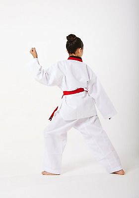 포토 JPG 스튜디오촬영 전신 여학생 여자 청소년 실내 한명 서기 뒷모습 10대 운동 한국인 태권도 태권도복 품새 사교육 십대여자한명만 방과후 빨간띠 국내포토 1 학생 교육 스포츠용품 뷰포인트 모션 건강 도복 사람 동양인 내부 격투기 끈 여자한명만 십대여자만 파일형식