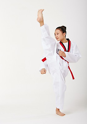 포토 JPG 스튜디오촬영 전신 여학생 여자 청소년 실내 한명 서기 앞모습 10대 운동 한국인 킥 태권도 태권도복 사교육 십대여자한명만 방과후 빨간띠 국내포토 1 학생 교육 스포츠용품 뷰포인트 모션 건강 도복 사람 동양인 내부 격투기 끈 여자한명만 십대여자만 파일형식