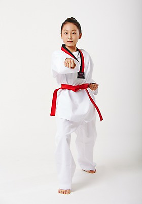포토 JPG 스튜디오촬영 전신 여학생 여자 청소년 실내 한명 서기 앞모습 10대 운동 주먹 한국인 태권도 태권도복 품새 사교육 십대여자한명만 방과후 빨간띠 국내포토 1 학생 교육 스포츠용품 뷰포인트 모션 건강 도복 사람 동양인 내부 격투기 끈 여자한명만 십대여자만 파일형식