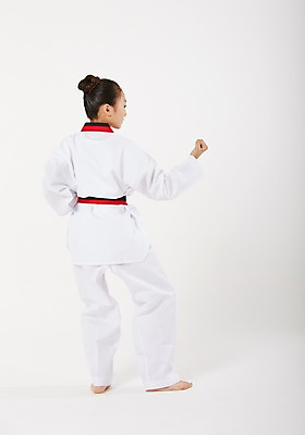 포토 JPG 스튜디오촬영 전신 여학생 여자 청소년 실내 한명 서기 뒷모습 10대 운동 주먹 한국인 태권도 태권도복 품새 사교육 십대여자한명만 방과후 품띠 국내포토 1 학생 교육 스포츠용품 뷰포인트 모션 건강 도복 사람 동양인 내부 격투기 끈 여자한명만 십대여자만 파일형식