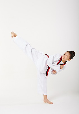 포토 JPG 스튜디오촬영 전신 여학생 여자 청소년 실내 한명 서기 앞모습 10대 운동 한국인 킥 태권도 태권도복 품새 사교육 십대여자한명만 방과후 품띠 국내포토 1 학생 교육 스포츠용품 뷰포인트 모션 건강 도복 사람 동양인 내부 격투기 끈 여자한명만 십대여자만 파일형식