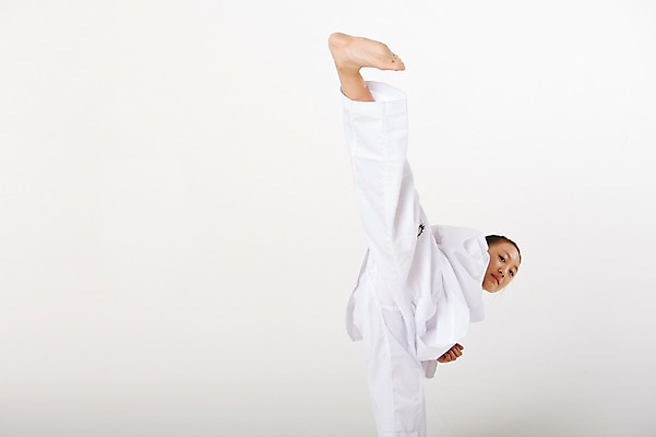 포토 JPG 스튜디오촬영 전신 여학생 여자 청소년 실내 한명 서기 앞모습 10대 운동 한국인 킥 태권도 태권도복 품새 사교육 십대여자한명만 방과후 국내포토 1 학생 교육 뷰포인트 모션 건강 도복 사람 동양인 내부 격투기 여자한명만 십대여자만 파일형식