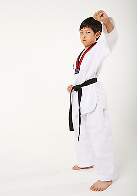 포토 JPG 스튜디오촬영 전신 남자 남학생 청소년 실내 한명 서기 옆모습 10대 운동 주먹 한국인 태권도 태권도복 품새 검은띠 사교육 십대남자한명만 방과후 국내포토 1 학생 교육 스포츠용품 뷰포인트 모션 건강 도복 사람 동양인 내부 격투기 끈 남자한명만 십대남자만 파일형식