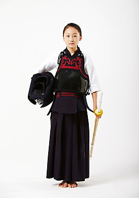 포토 JPG 스튜디오촬영 전신 여학생 여자 스포츠 청소년 실내 한명 서기 앞모습 10대 운동 한국인 검도 검도복 목검 사교육 십대여자한명만 방과후 국내포토 1 학생 교육 무기 뷰포인트 모션 건강 도복 사람 동양인 내부 격투기 검 여자한명만 십대여자만 파일형식