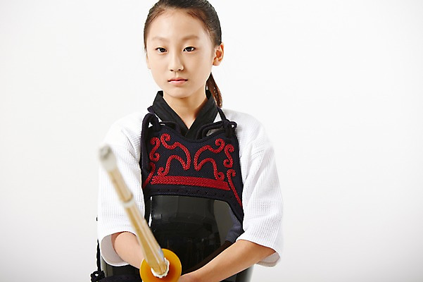 포토 JPG 스튜디오촬영 여학생 여자 스포츠 청소년 실내 한명 서기 들기 상반신 앞모습 10대 운동 한국인 보호장비 검도 검도복 목검 사교육 십대여자한명만 방과후 국내포토 1 학생 교육 무기 뷰포인트 모션 건강 도복 사람 동양인 내부 격투기 장비 검 여자한명만 십대여자만 파일형식