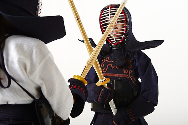 포토 JPG 스튜디오촬영 여학생 여자 남자 남학생 스포츠 청소년 실내 서기 상반신 두명 앞모습 뒷모습 10대 운동 경쟁 한국인 보호장비 검도 검도복 목검 사교육 십대만 성인만 방과후 국내포토 학생 교육 무기 뷰포인트 컨셉 모션 건강 도복 사람 동양인 내부 격투기 장비 검 파일형식