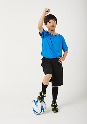 포토 JPG 스튜디오촬영 전신 남자 남학생 축구공 청소년 실내 한명 서기 들기 앞모습 10대 운동복 운동 파이팅 축구 한국인 사교육 십대남자한명만 방과후 국내포토 1 학생 옷 교육 뷰포인트 공 축구용품 모션 건강 사람 동양인 내부 구기 남자한명만 십대남자만 파일형식