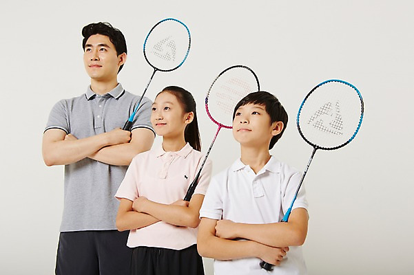 포토 JPG 스튜디오촬영 응시 여학생 여자 남자 남학생 청소년 실내 서기 들기 상반신 20대 성인 앞모습 10대 세명 운동복 운동 한국인 배드민턴라켓 감독 배드민턴 사교육 체육선생님 방과후 국내포토 직업 학생 시선 옷 교육 뷰포인트 모션 건강 사람 동양인 청년 내부 구기 교사 라켓 체육 파일형식